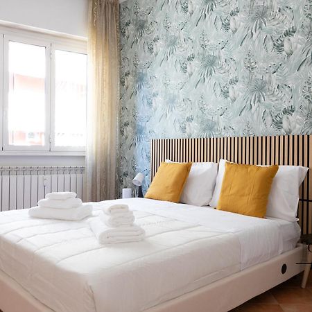 Caput Mundi Rooms - 100Mt To Metro A, Terrace, A-C, 15 Min To Center Rome Luaran gambar