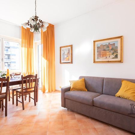 Caput Mundi Rooms - 100Mt To Metro A, Terrace, A-C, 15 Min To Center Rome Luaran gambar