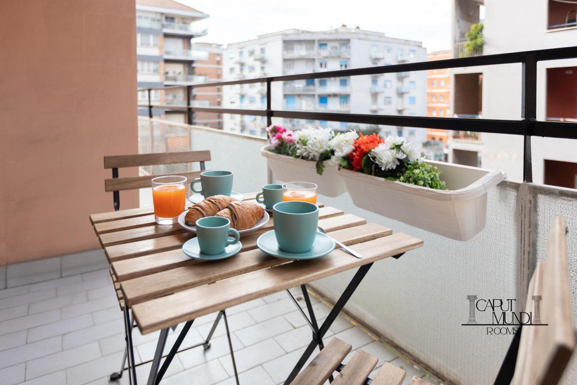 Caput Mundi Rooms - 100Mt To Metro A, Terrace, A-C, 15 Min To Center Rome Luaran gambar