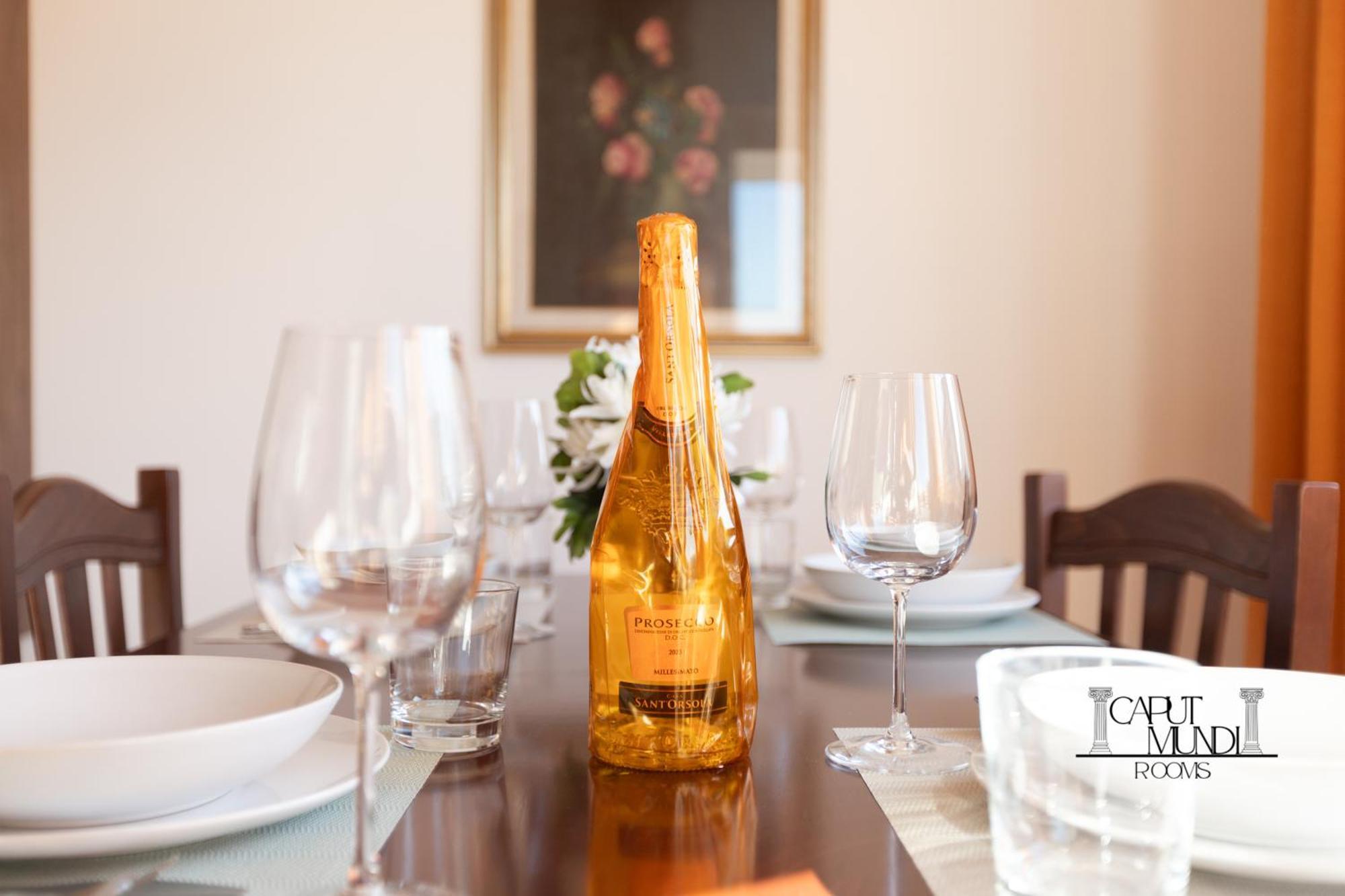 Caput Mundi Rooms - 100Mt To Metro A, Terrace, A-C, 15 Min To Center Rome Luaran gambar